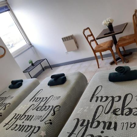 Apparthotel AREA, Studios avec salle de bain et kitchenette Privées, OU, chambres avec salles bain et cuisines communes Persan Esterno foto