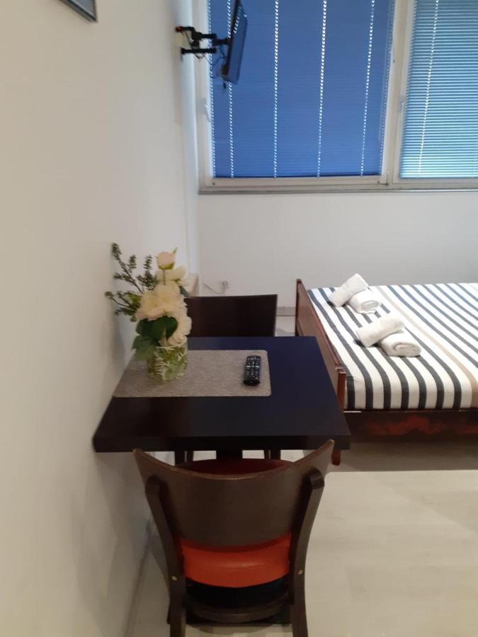 Apparthotel AREA, Studios avec salle de bain et kitchenette Privées, OU, chambres avec salles bain et cuisines communes Persan Esterno foto