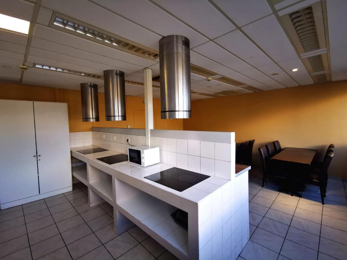 Apparthotel AREA, Studios avec salle de bain et kitchenette Privées, OU, chambres avec salles bain et cuisines communes Persan Esterno foto