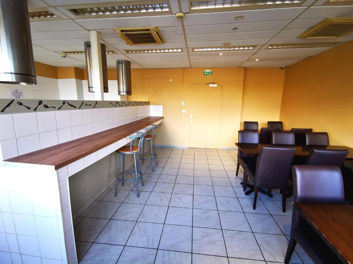 Apparthotel AREA, Studios avec salle de bain et kitchenette Privées, OU, chambres avec salles bain et cuisines communes Persan Esterno foto