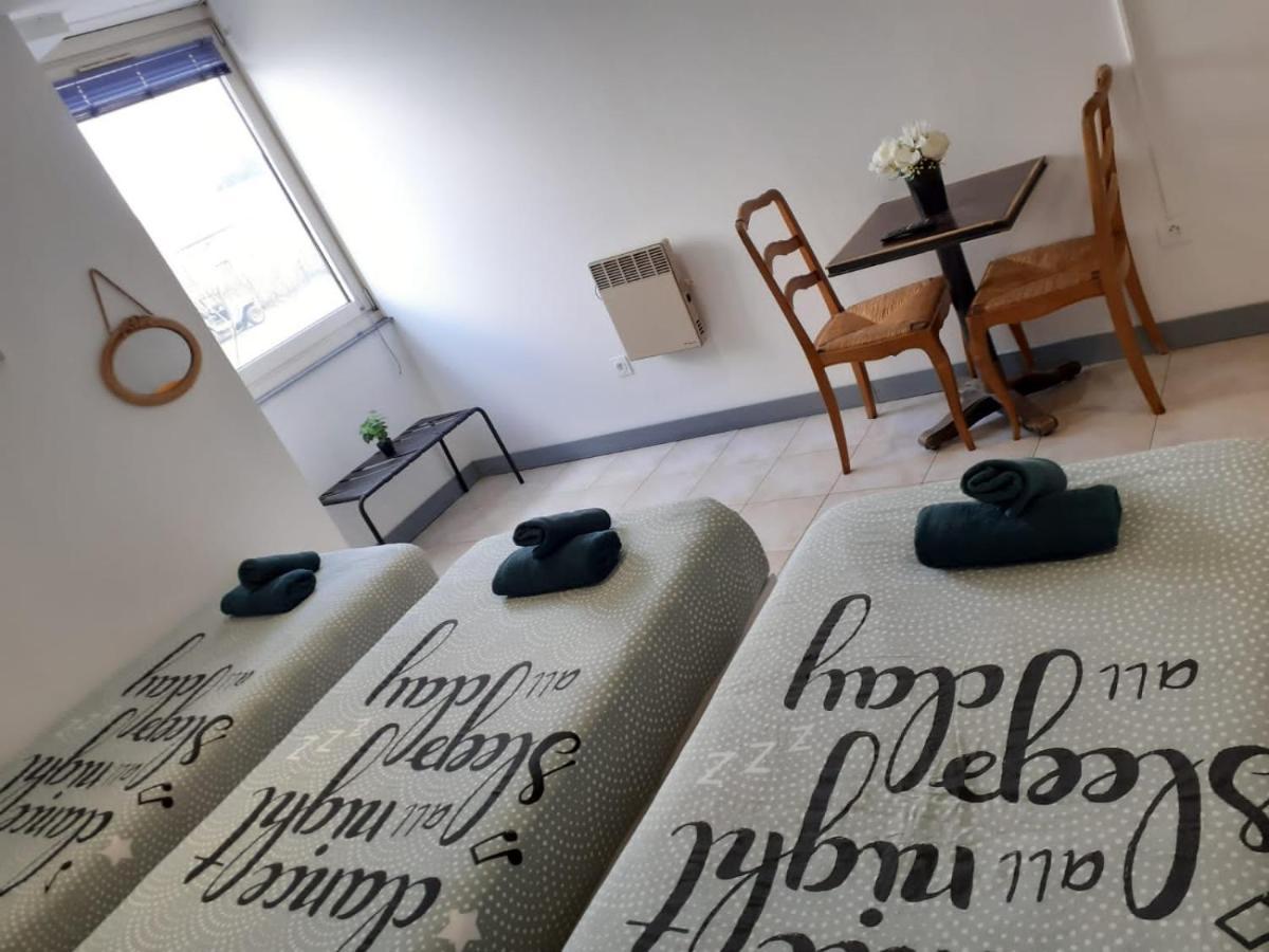 Apparthotel AREA, Studios avec salle de bain et kitchenette Privées, OU, chambres avec salles bain et cuisines communes Persan Esterno foto