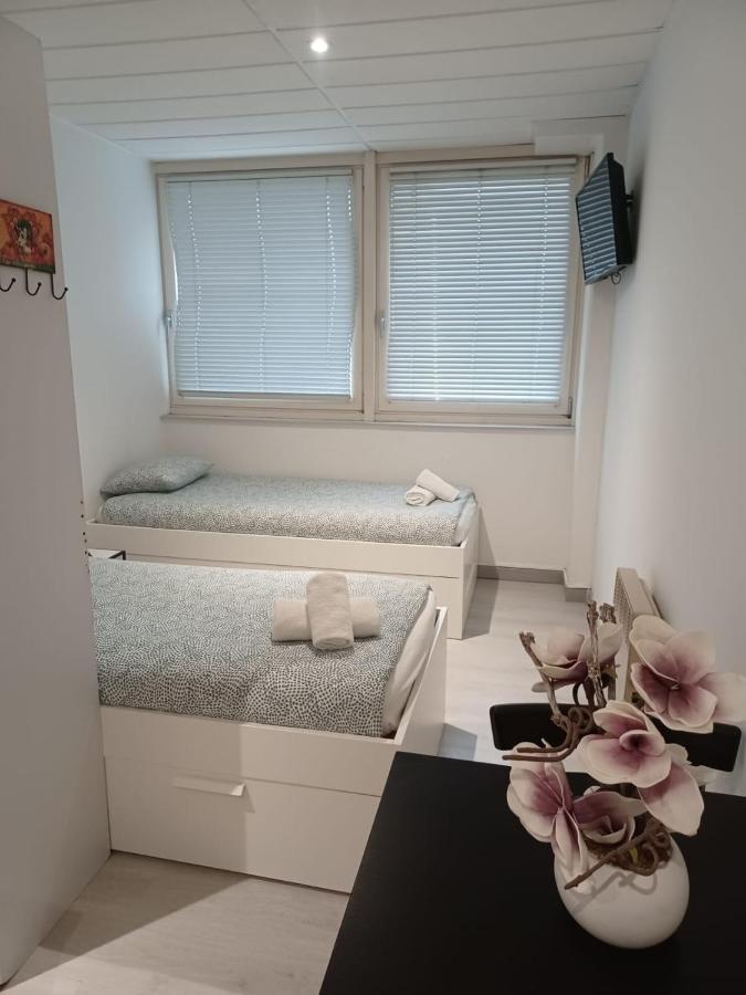 Apparthotel AREA, Studios avec salle de bain et kitchenette Privées, OU, chambres avec salles bain et cuisines communes Persan Esterno foto