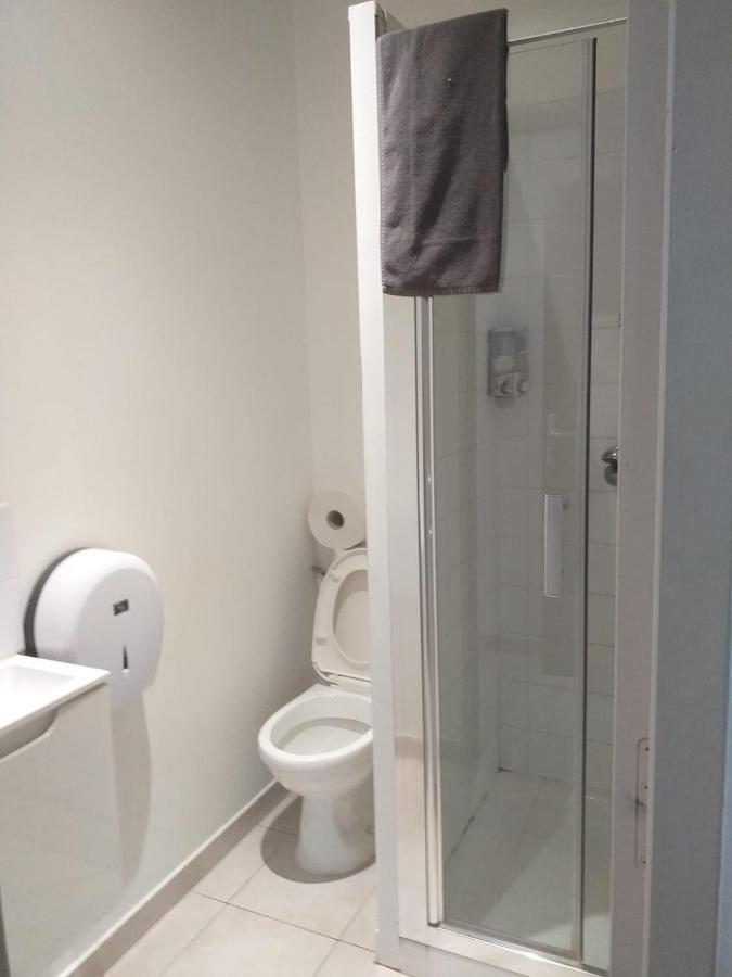 Apparthotel AREA, Studios avec salle de bain et kitchenette Privées, OU, chambres avec salles bain et cuisines communes Persan Esterno foto
