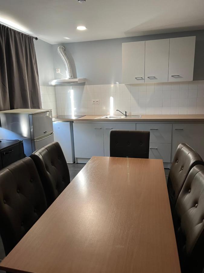Apparthotel AREA, Studios avec salle de bain et kitchenette Privées, OU, chambres avec salles bain et cuisines communes Persan Esterno foto