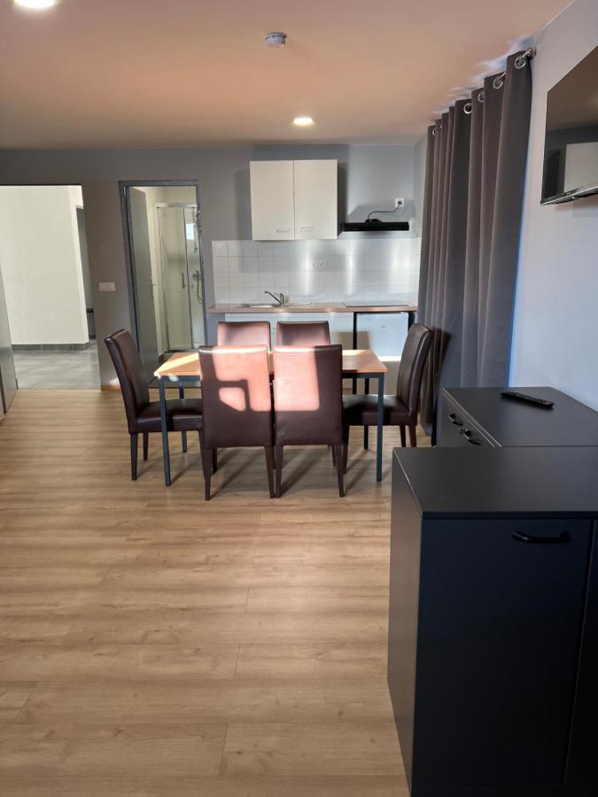 Apparthotel AREA, Studios avec salle de bain et kitchenette Privées, OU, chambres avec salles bain et cuisines communes Persan Esterno foto